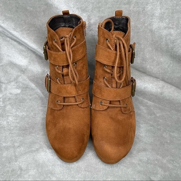 Report Stacked Heel Lace Up Bootie Double Buckle Cognac Faux Suede Size 8.5 - Picture 2 of 11